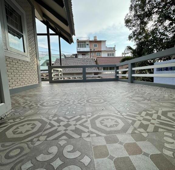 Pensjonat Journey House Bangsean