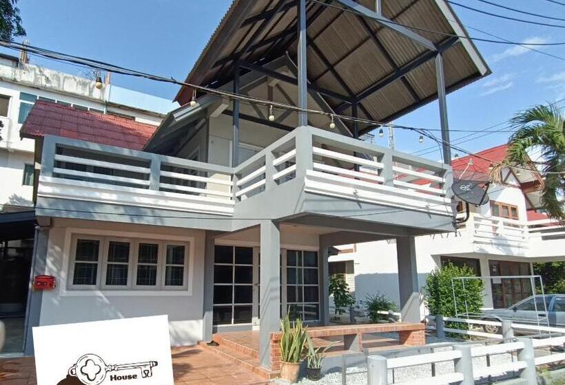 Pensione Journey House Bangsean