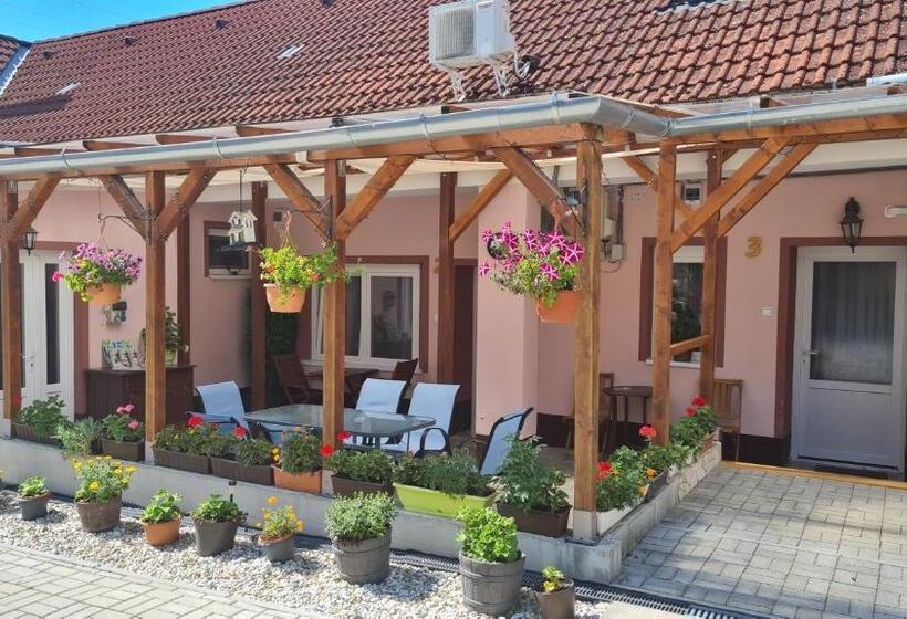 ペンション Pikoló Vendéglő és Vendégház