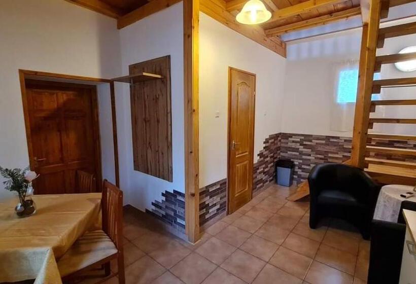 ペンション Pikoló Vendéglő és Vendégház