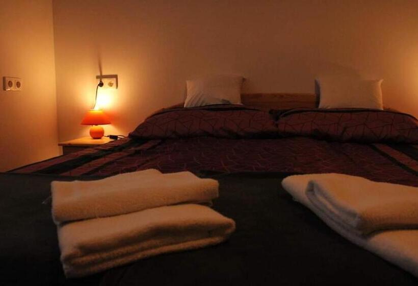 ペンション Pikoló Vendéglő és Vendégház