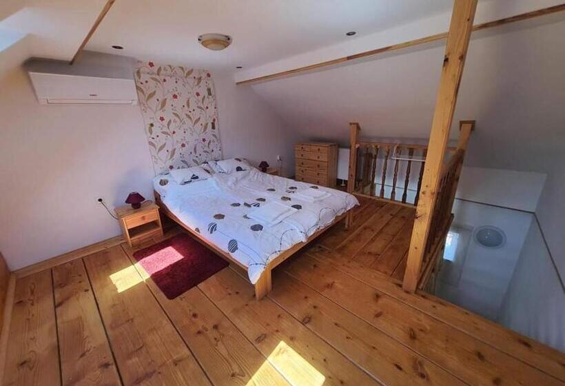 ペンション Pikoló Vendéglő és Vendégház