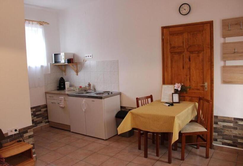 ペンション Pikoló Vendéglő és Vendégház