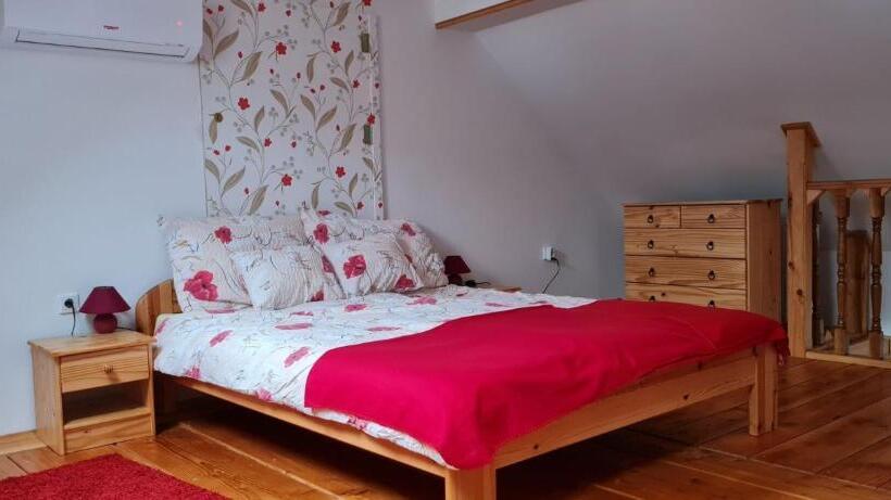 ペンション Pikoló Vendéglő és Vendégház