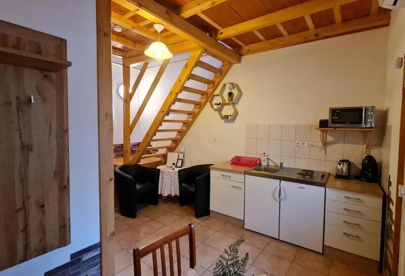 ペンション Pikoló Vendéglő és Vendégház