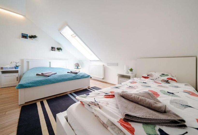 Pensão Pipacs Panír & Grill Garden Vendégház