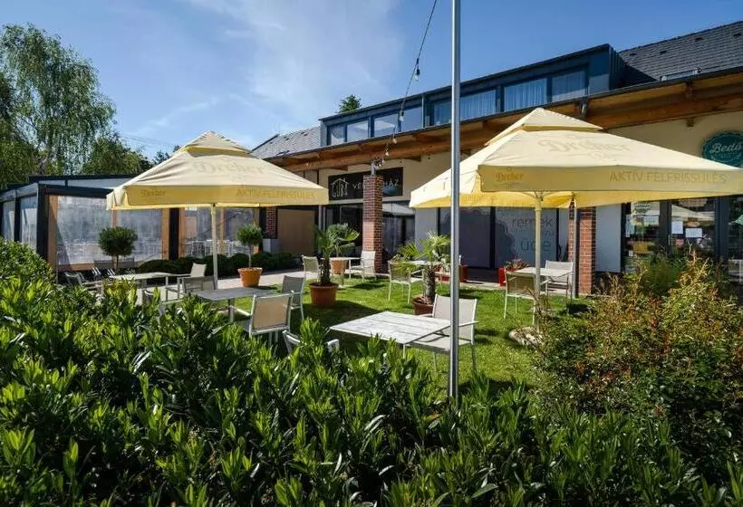ペンション Pipacs Panír & Grill Garden Vendégház