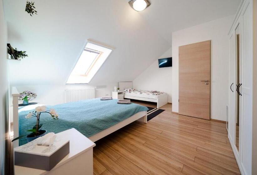 Pensão Pipacs Panír & Grill Garden Vendégház