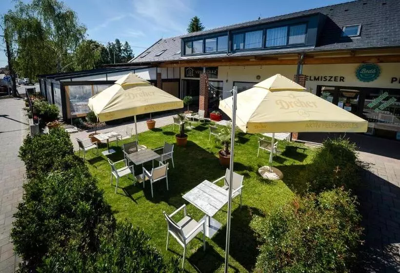 ペンション Pipacs Panír & Grill Garden Vendégház
