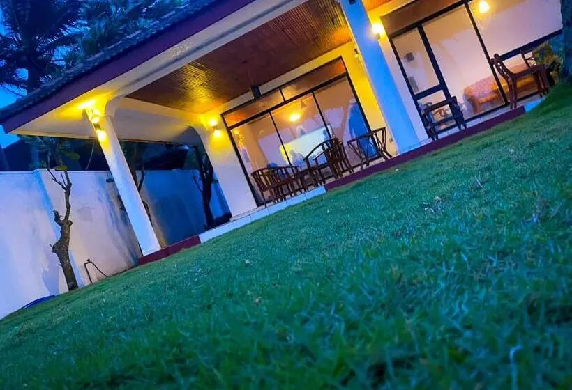 ペンション Sea Haven Restaurant & Bungalow