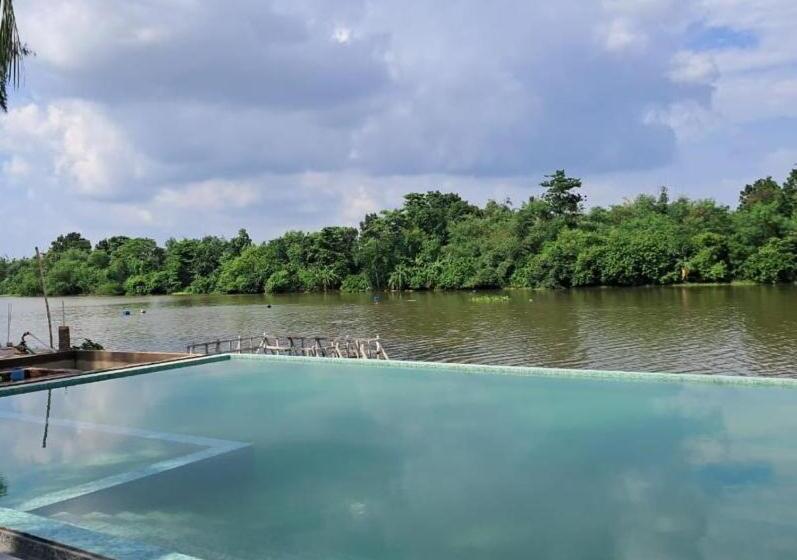 منتجع Damodar River Retreat, Uluberia