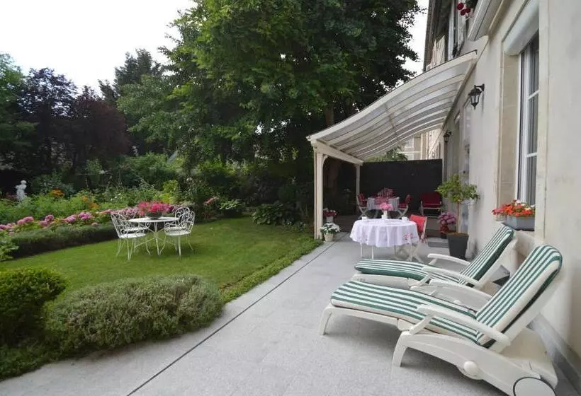 Aamiaismajoitus (B&B) Chambre D Hôtes à Toul Centre Ville Avec Parking Privé