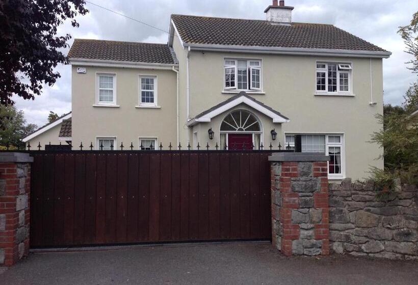 Nocleg ze śniadaniem Tess S Guest House R95k6n1 This Property Is Unsuitable For Children Under 12 Years Old