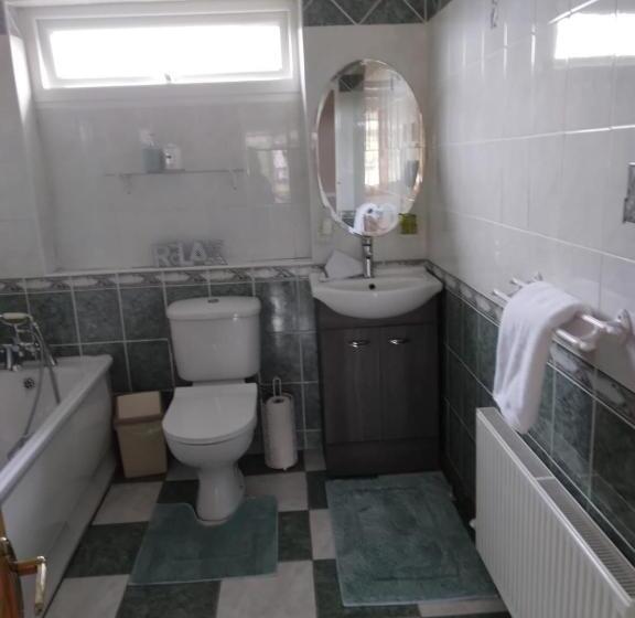 Nocleg ze śniadaniem Tess S Guest House R95k6n1 This Property Is Unsuitable For Children Under 12 Years Old