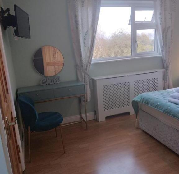 Nocleg ze śniadaniem Tess S Guest House R95k6n1 This Property Is Unsuitable For Children Under 12 Years Old