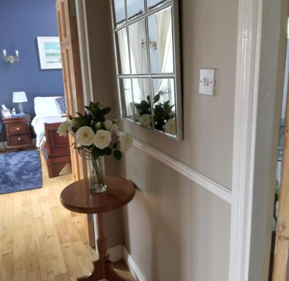 Nocleg ze śniadaniem Tess S Guest House R95k6n1 This Property Is Unsuitable For Children Under 12 Years Old