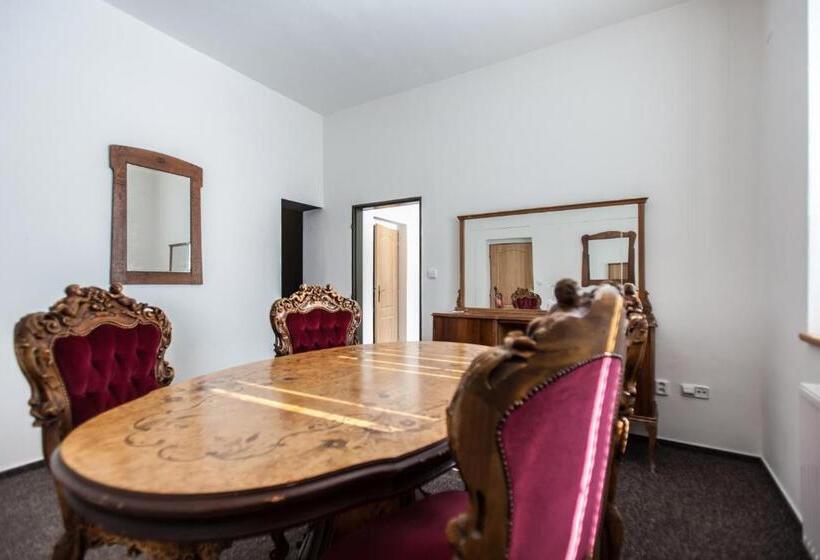 酒店 Adina Kurdějov