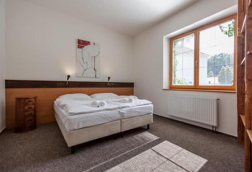 酒店 Adina Kurdějov