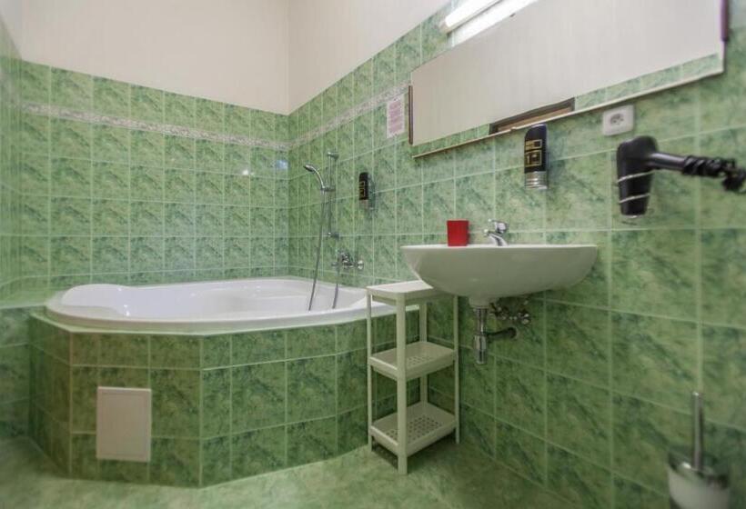 酒店 Adina Kurdějov