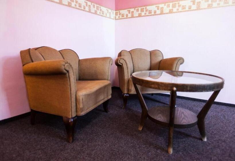 酒店 Adina Kurdějov