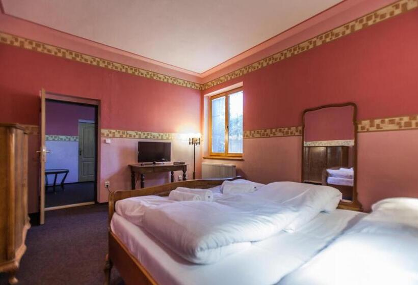 酒店 Adina Kurdějov