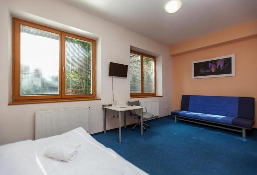 酒店 Adina Kurdějov