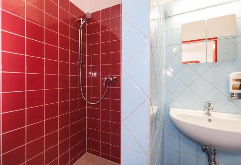 酒店 Adina Kurdějov