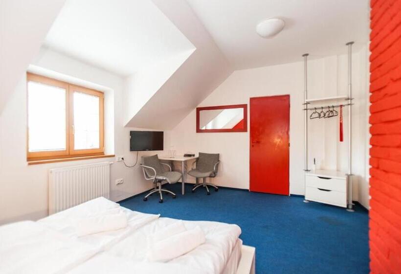 酒店 Adina Kurdějov