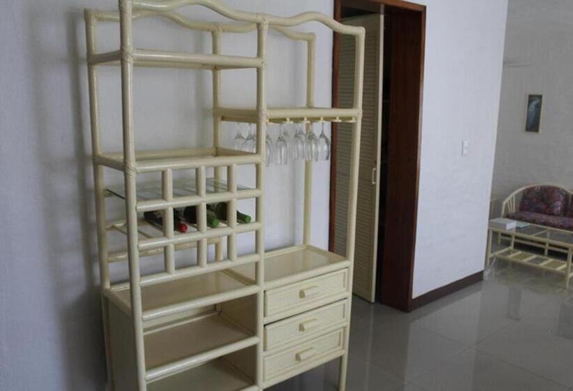 فندق Manzanillo Pied A Terre