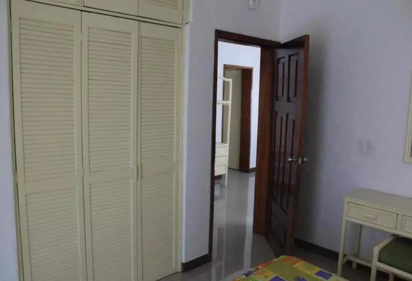 ホテル Manzanillo Pied A Terre