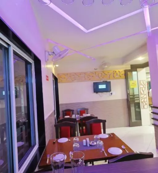 Hotelli Sharveen Classic Inn