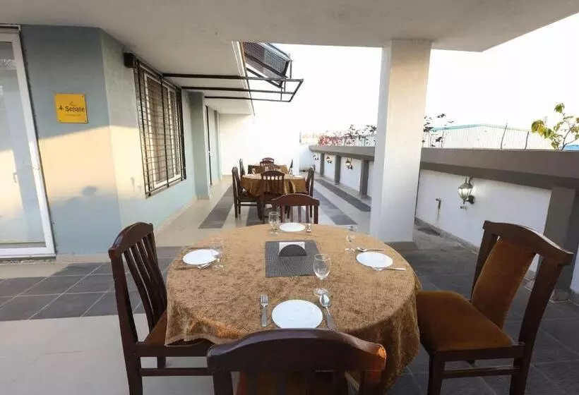 Hotelli Sharveen Classic Inn