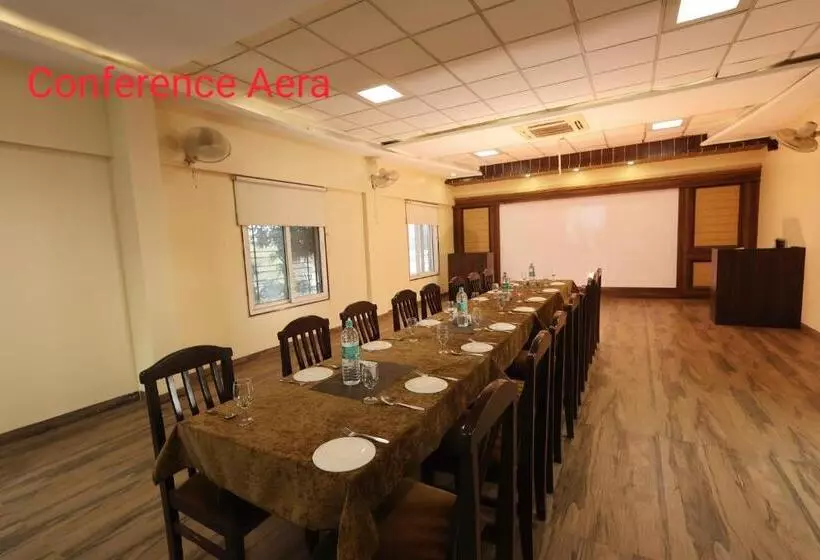 Hotelli Sharveen Classic Inn