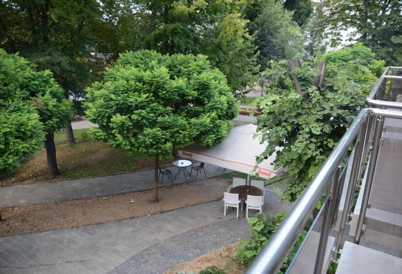 膳宿费 стаи за гости гебедже