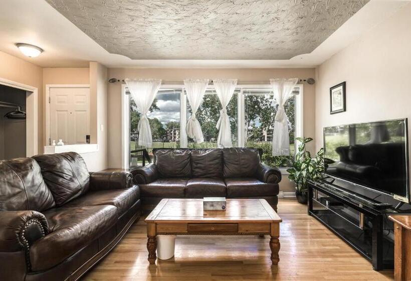 پانسیون A Home By Chinook Mall And Heritage Park