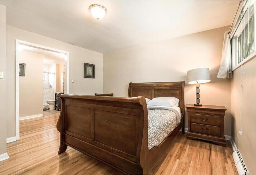 پانسیون A Home By Chinook Mall And Heritage Park