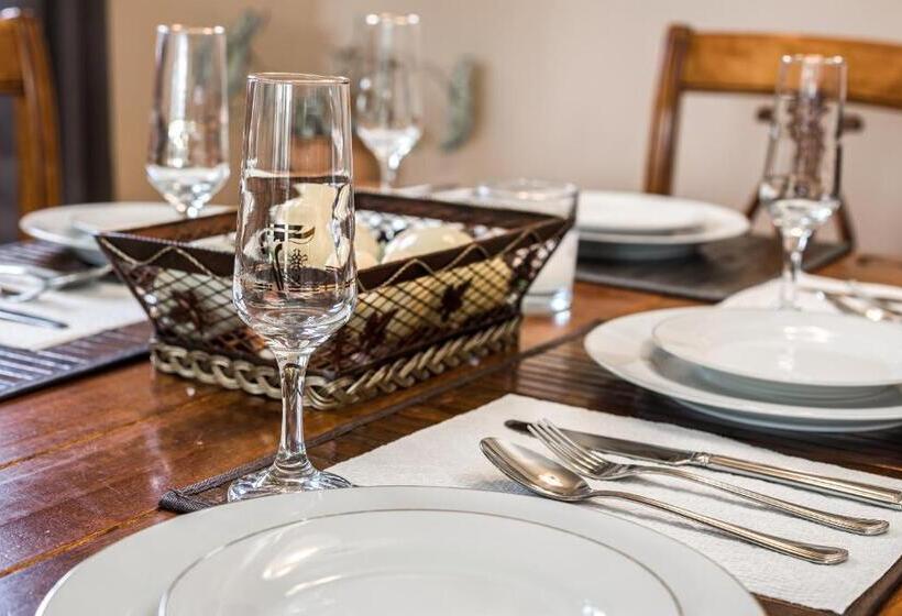 پانسیون A Home By Chinook Mall And Heritage Park