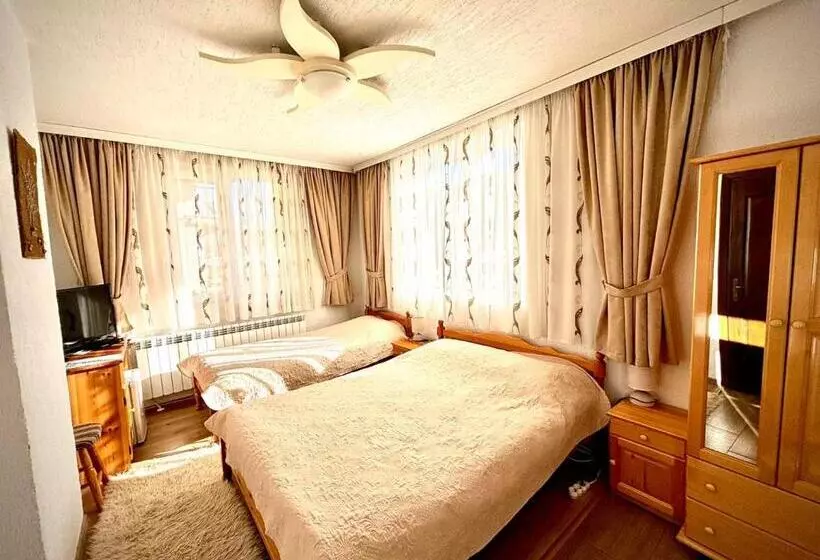 ペンション Guest House Meraklii
