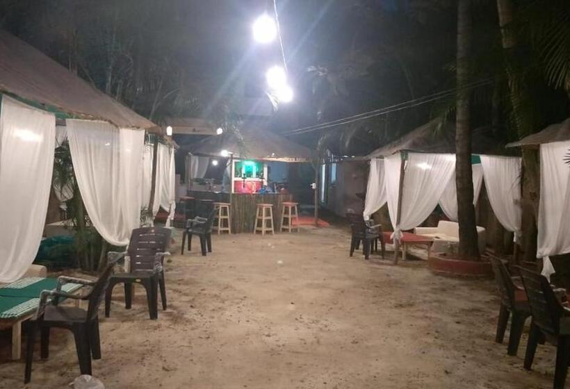 פנסיון Little Nest