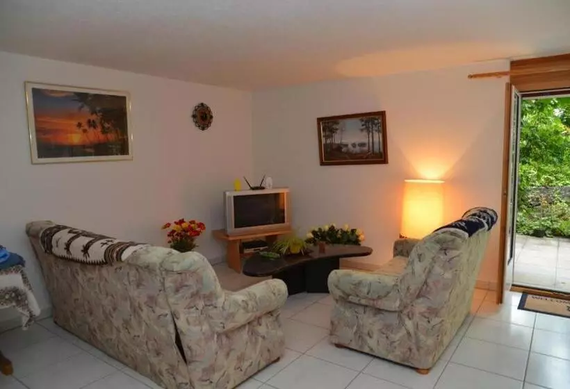 Aamiaismajoitus (B&B) Skihaus Bergheimat   Apartment Zur Piste   Selbstversorgung Oder Ums Eck Gibt Es Ein Gutes Frühstück