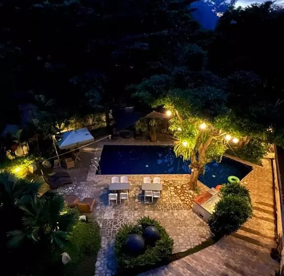 هتل Amor Double Room Fan Room With Swimming Pool Access