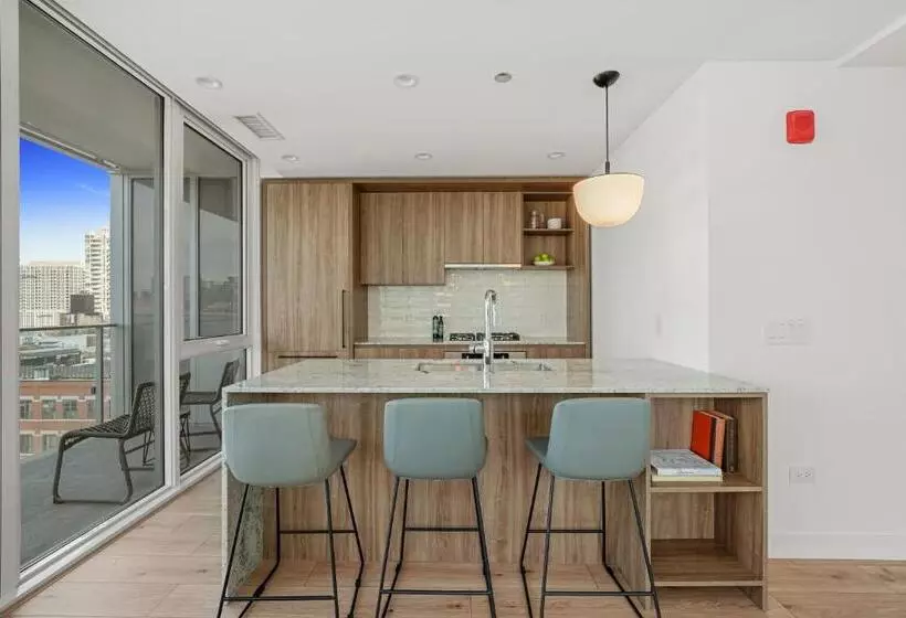 هتل Level Chicago River North