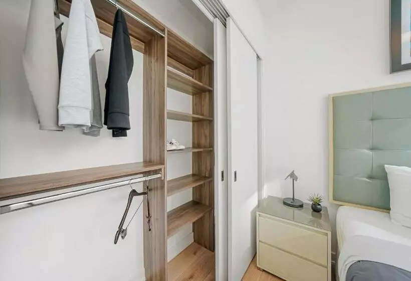 هتل Level Chicago River North