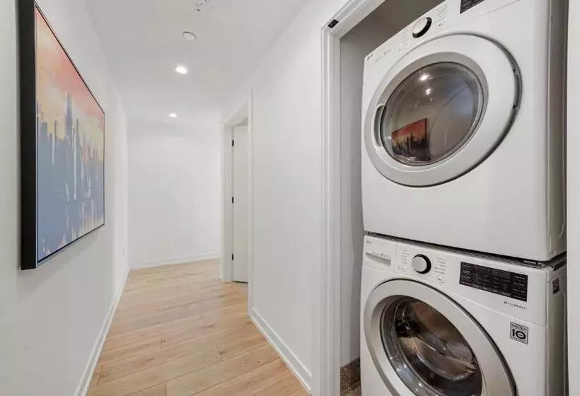 هتل Level Chicago River North