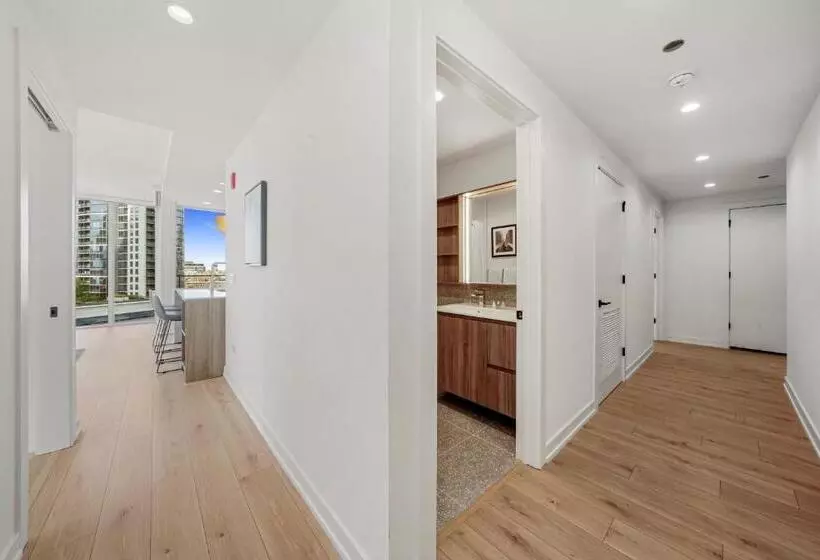 هتل Level Chicago River North