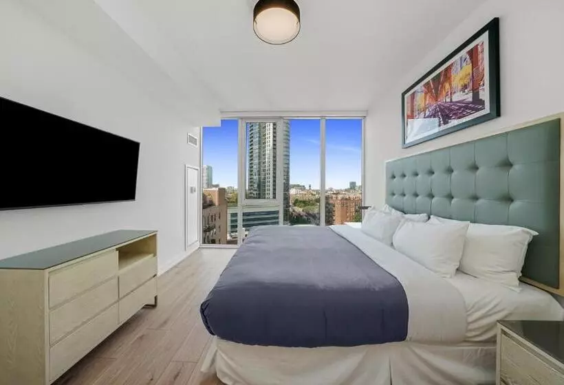 هتل Level Chicago River North