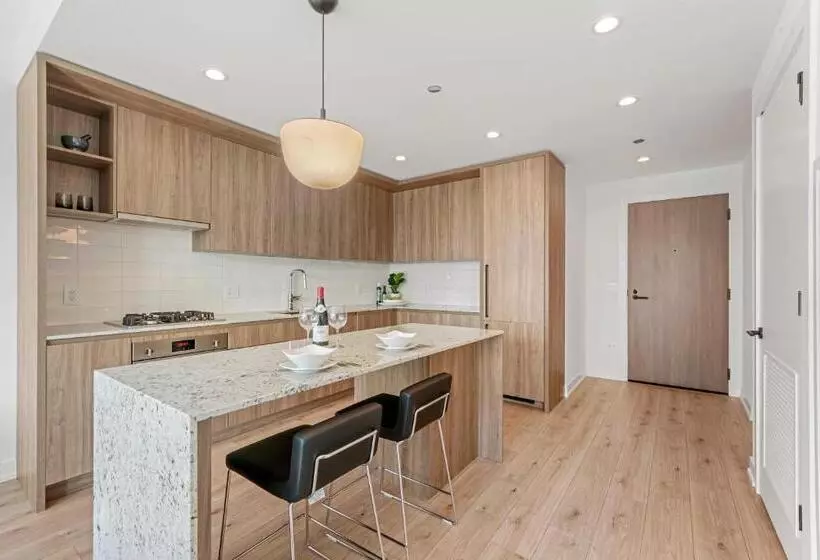 هتل Level Chicago River North