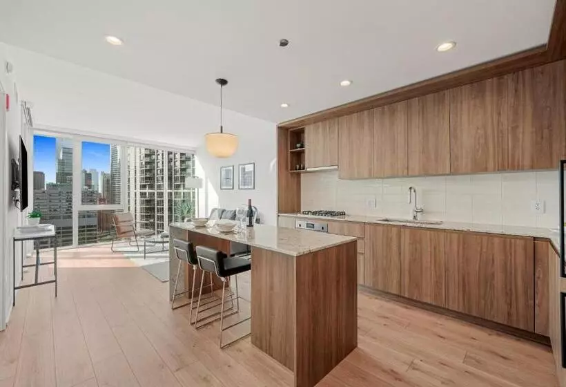 هتل Level Chicago River North