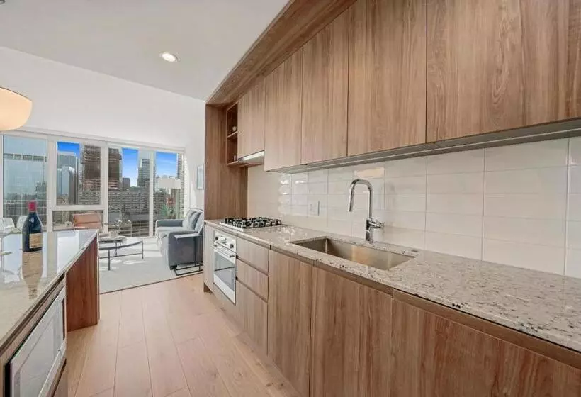 هتل Level Chicago River North