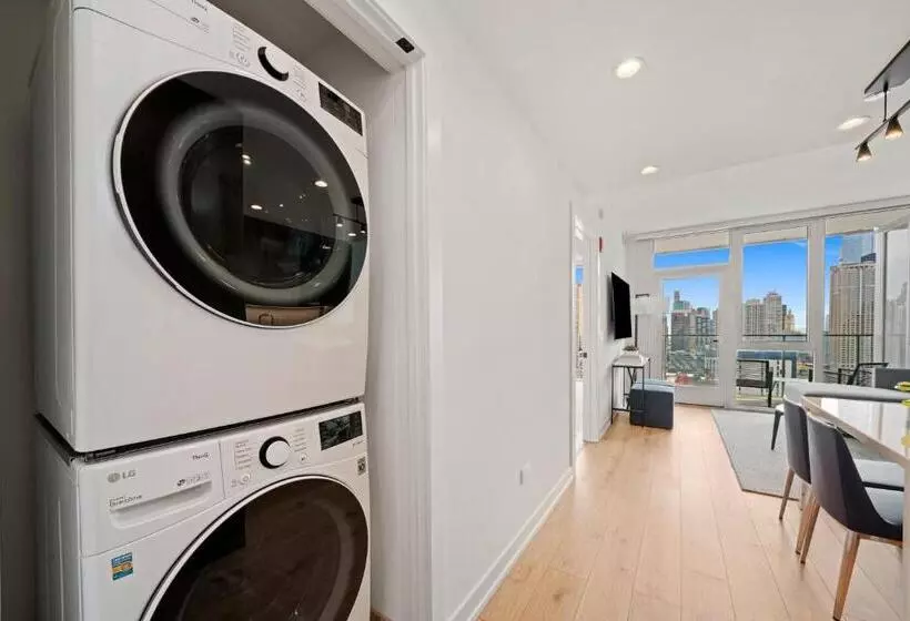 هتل Level Chicago River North